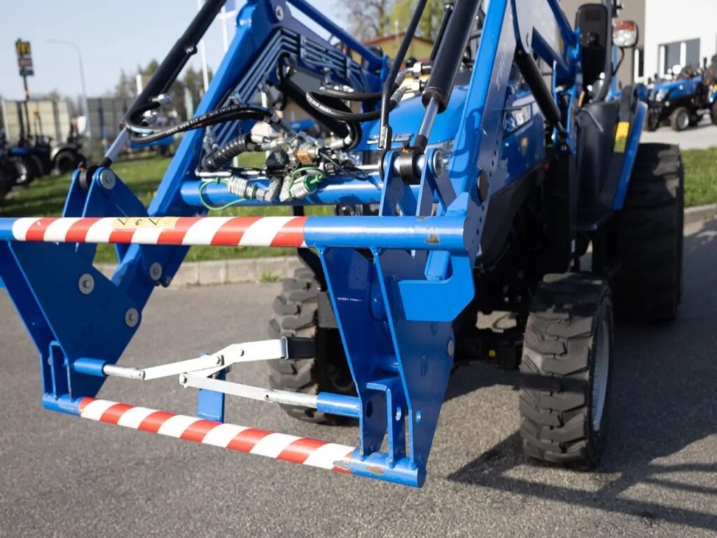 solis-traktor-malotraktor-celni-nakladac-solis-22-t812-2n3C8A2923-Large